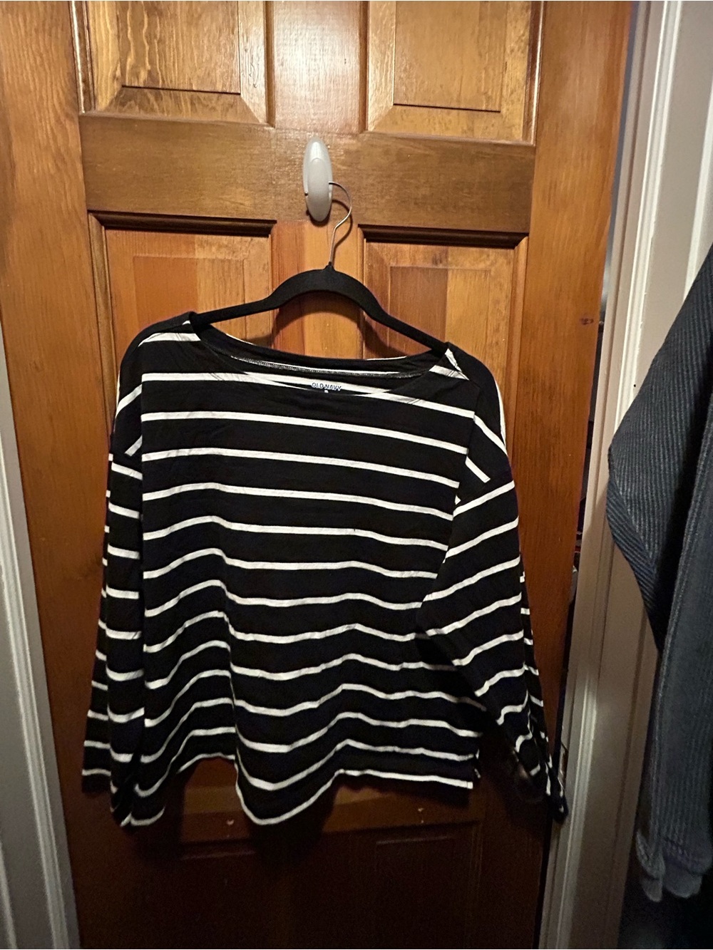 Old Navy Black & White Striped Long-Sleeve Tee